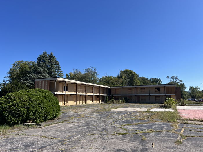 Village Inn Motel (Cum Laude Motel) - Sept 4 2024 (newer photo)